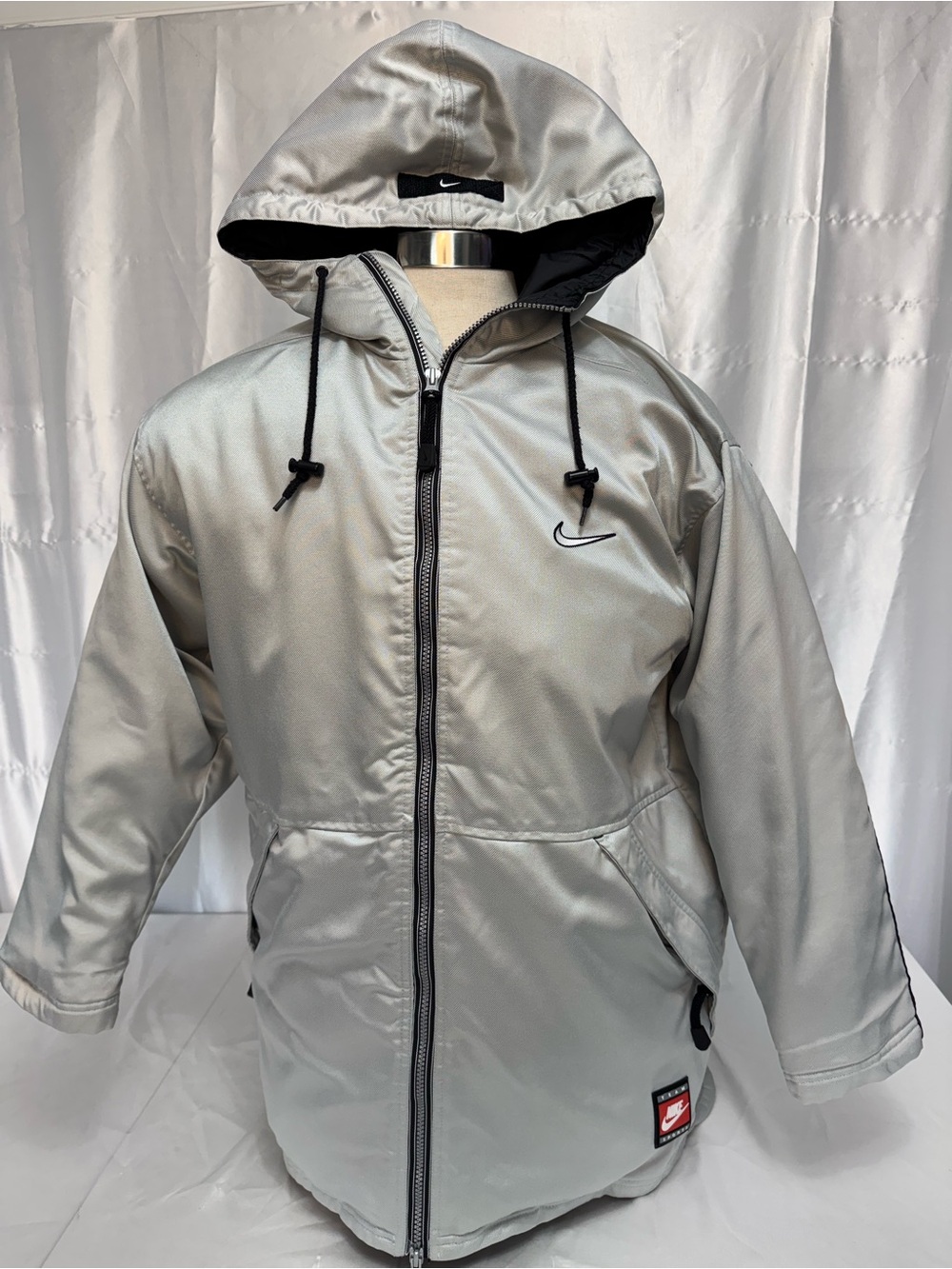 Nike Men’s Vintage Metallic Silver Jacket Cold Weather Urban Outerwear